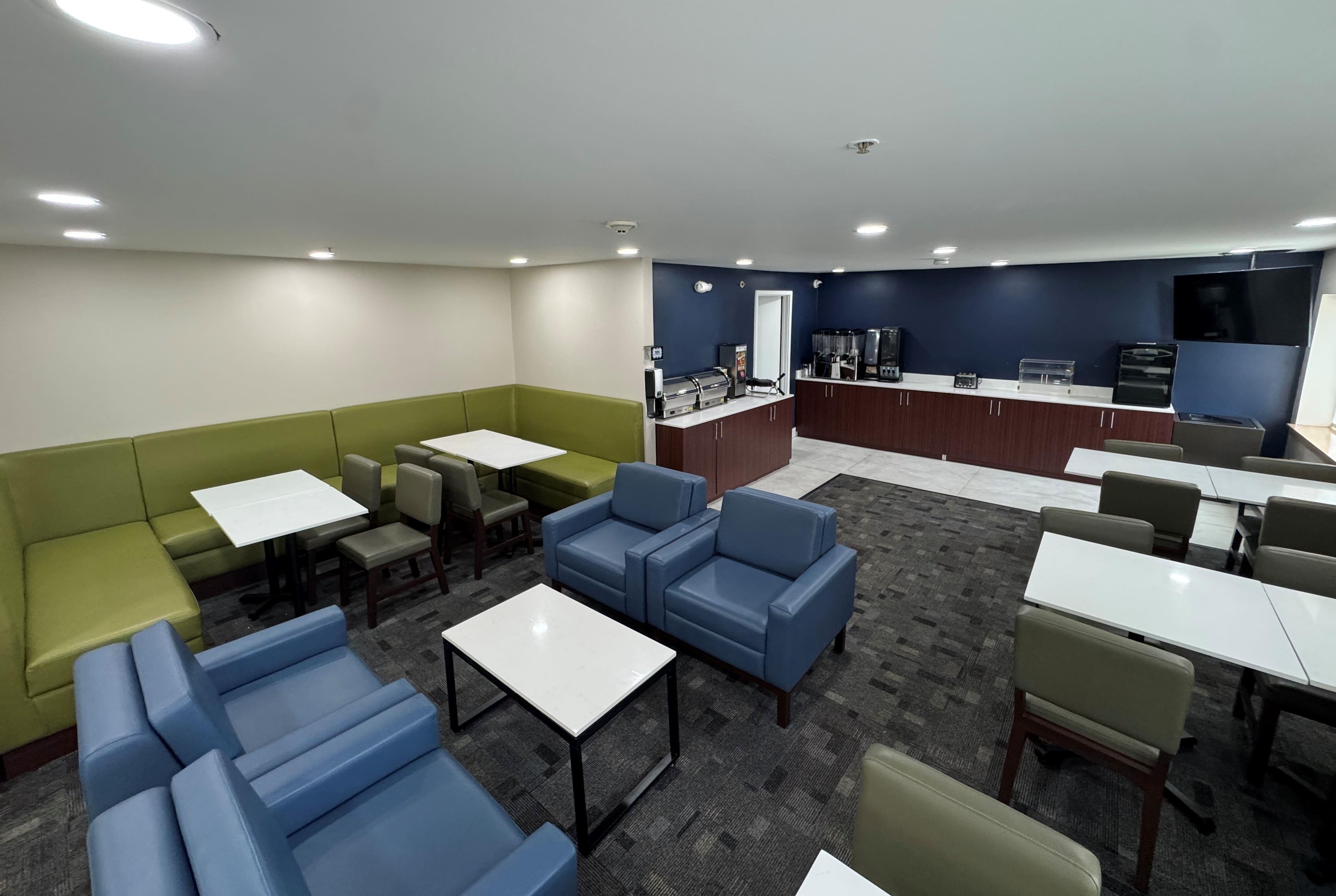 Breakfast Area | La Quinta Inn by Wyndham Auburn Worcester