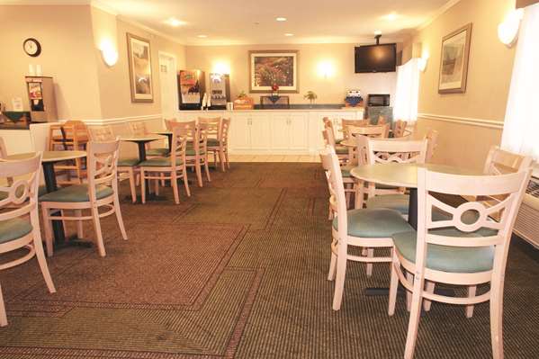  - La Quinta Inn & Suites Canton - I-275, Exit 25