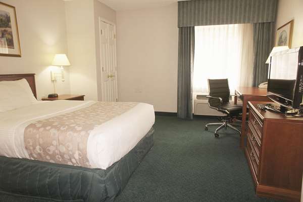  - La Quinta Inn & Suites Canton - I-275, Exit 25