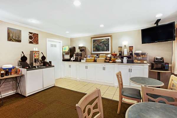  - La Quinta Inn & Suites Canton - I-275, Exit 25