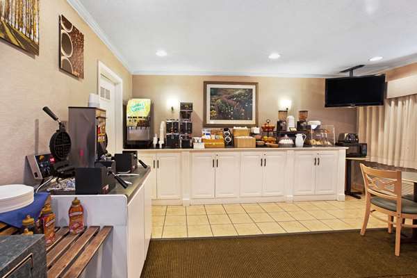  - La Quinta Inn & Suites Canton - I-275, Exit 25