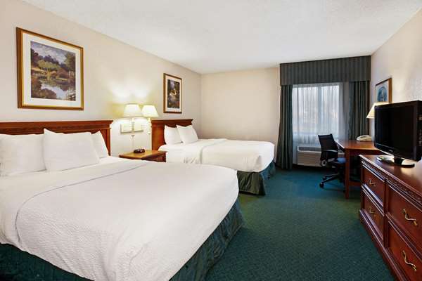  - La Quinta Inn & Suites Canton - I-275, Exit 25