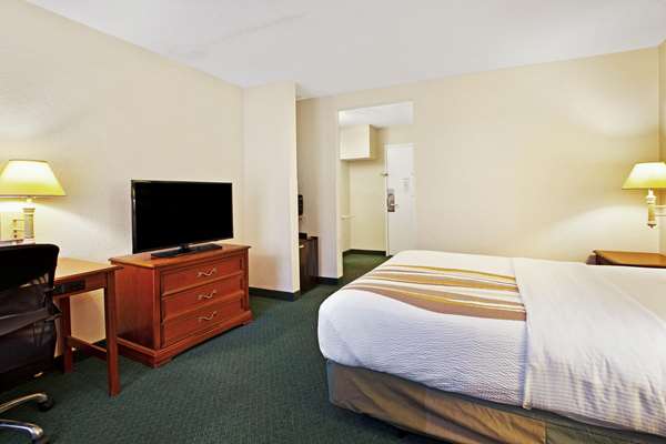  - La Quinta Inn & Suites Canton - I-275, Exit 25