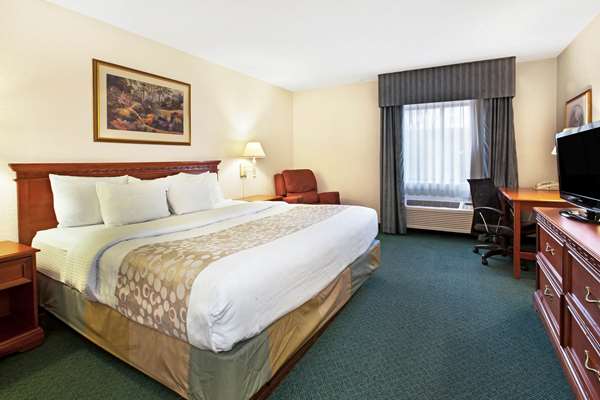  - La Quinta Inn & Suites Canton - I-275, Exit 25