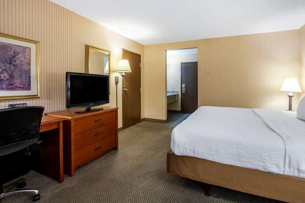  - La Quinta Inn & Suites Southgate - I-75, Exit 37