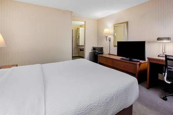  - La Quinta Inn & Suites Southgate - I-75, Exit 37