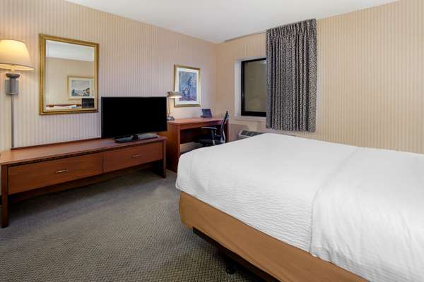  - La Quinta Inn & Suites Southgate - I-75, Exit 37