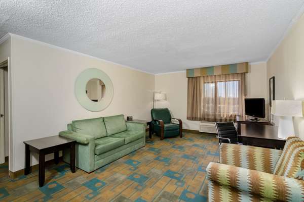 Suite - La Quinta Inn & Suites Meridian - I-20 & I-59, Exit 153