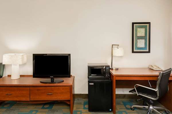  - La Quinta Inn & Suites Meridian - I-20 & I-59, Exit 153
