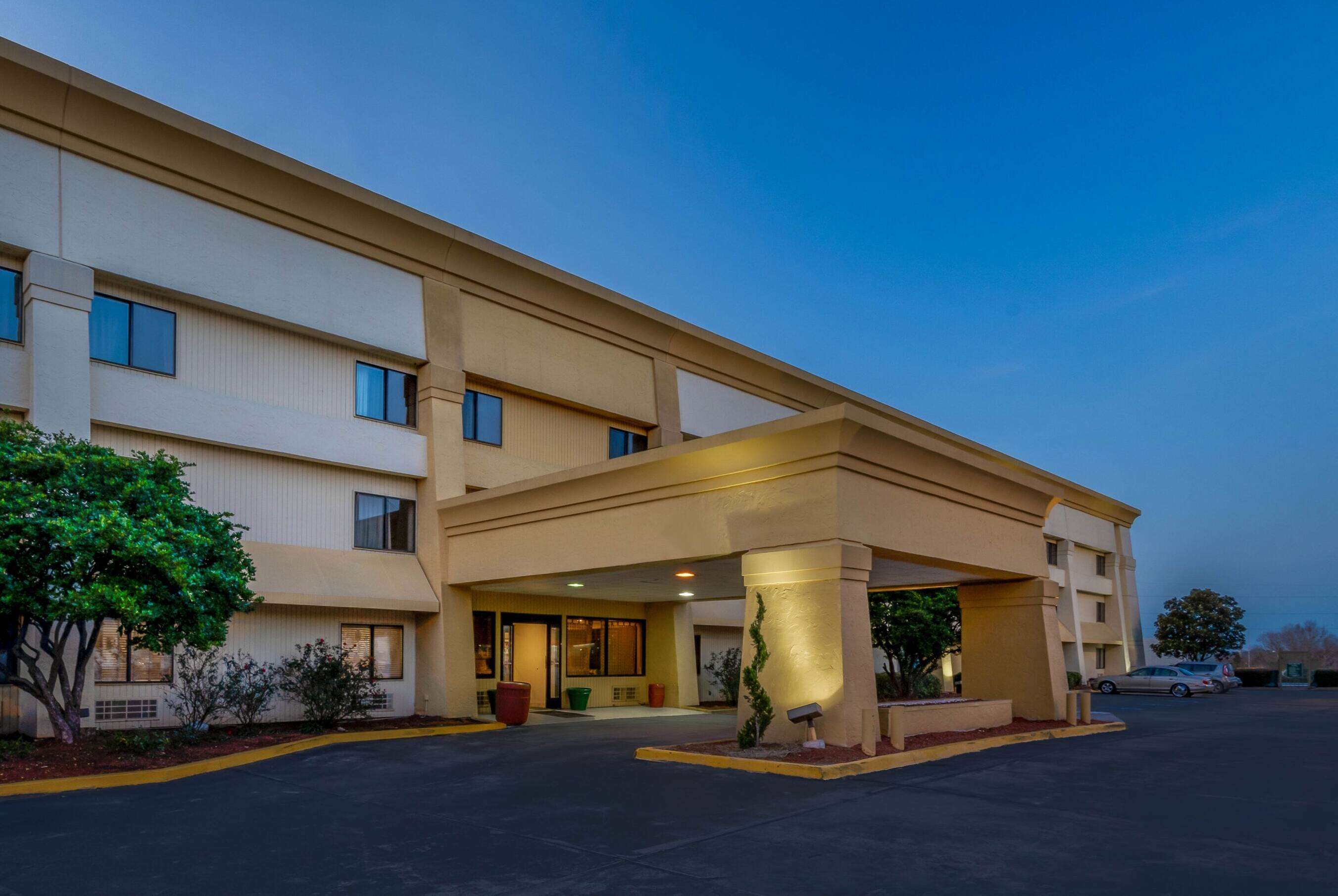 Exterior | La Quinta Inn & Suites by Wyndham Meridian