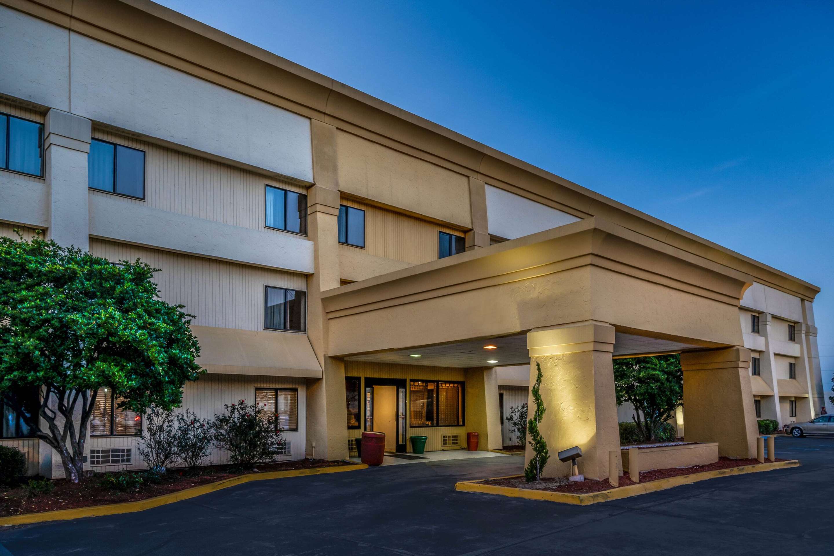Exterior | La Quinta Inn & Suites by Wyndham Meridian