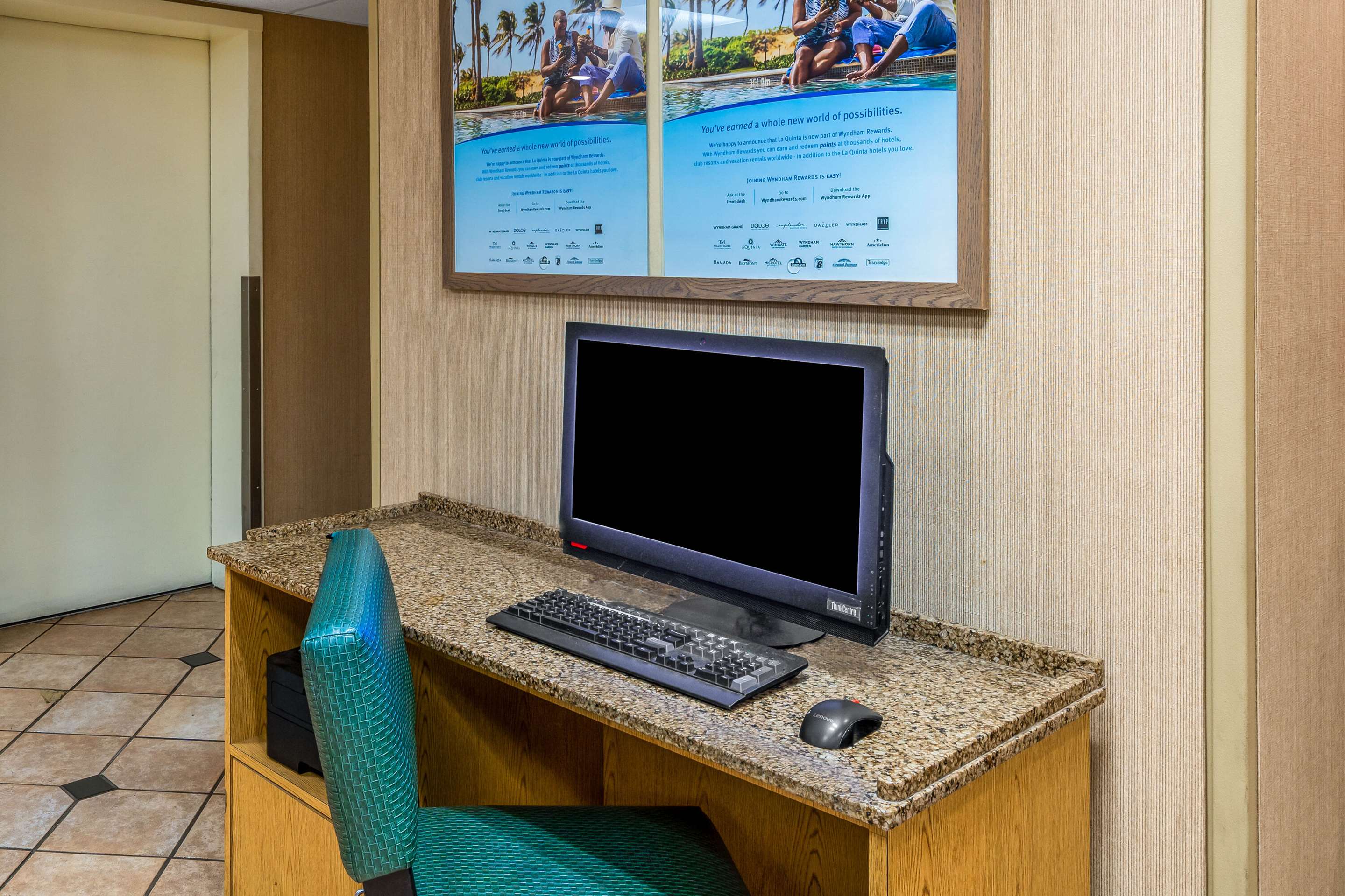 business center | La Quinta Inn & Suites by Wyndham Meridian
