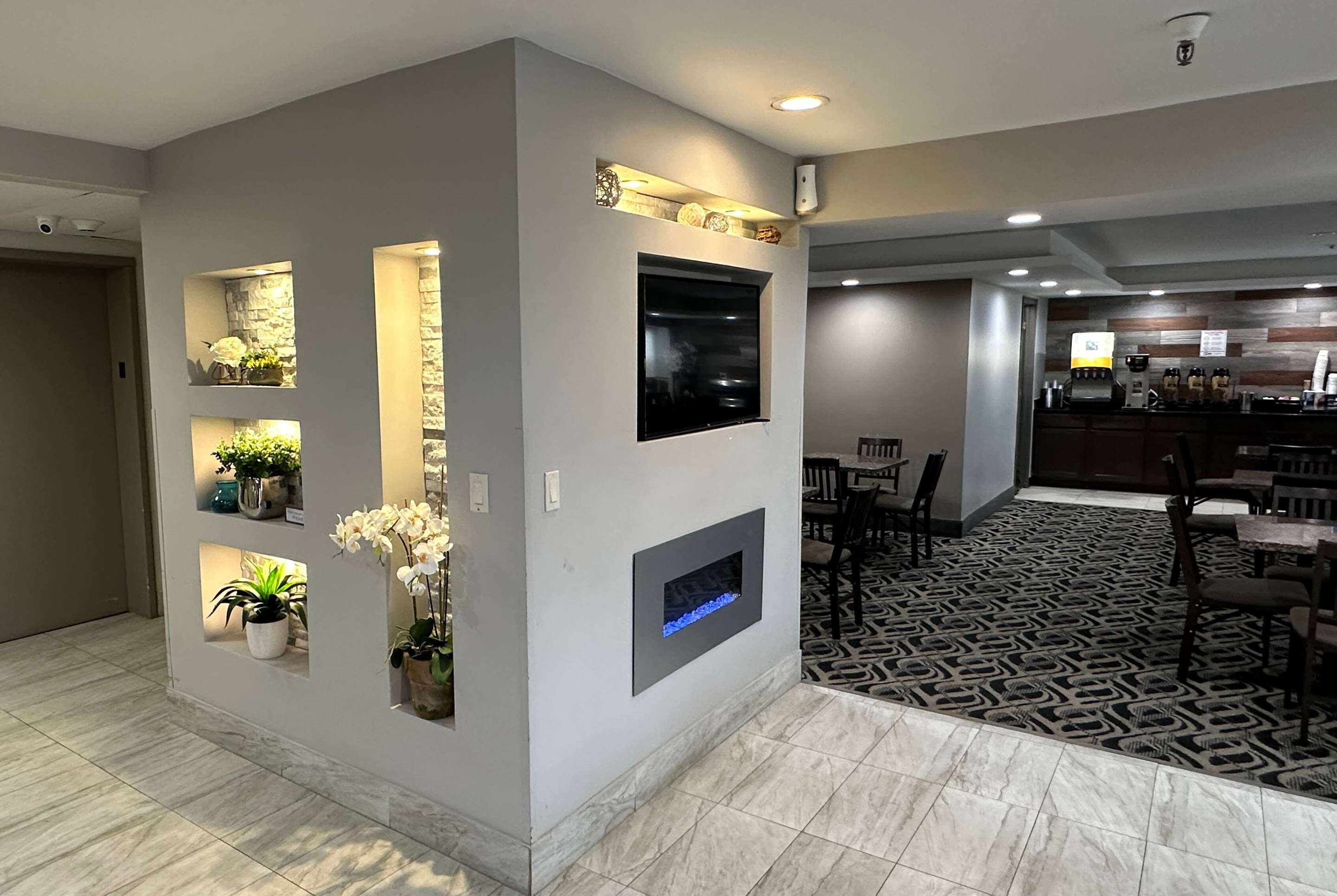 Lobby | La Quinta Inn by Wyndham Cincinnati North