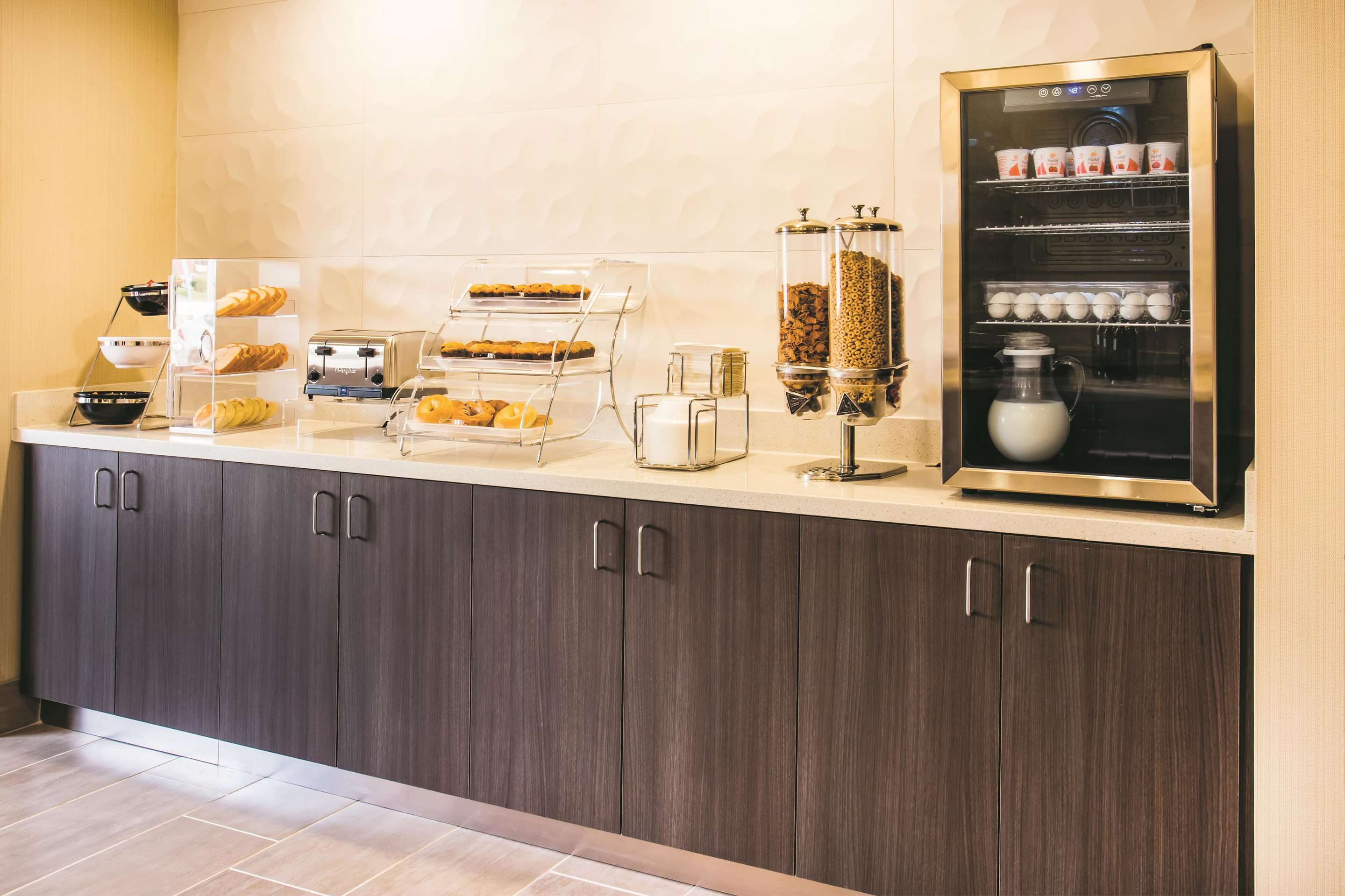 Property amenity | La Quinta Inn & Suites by Wyndham Cincinnati NE - Mason