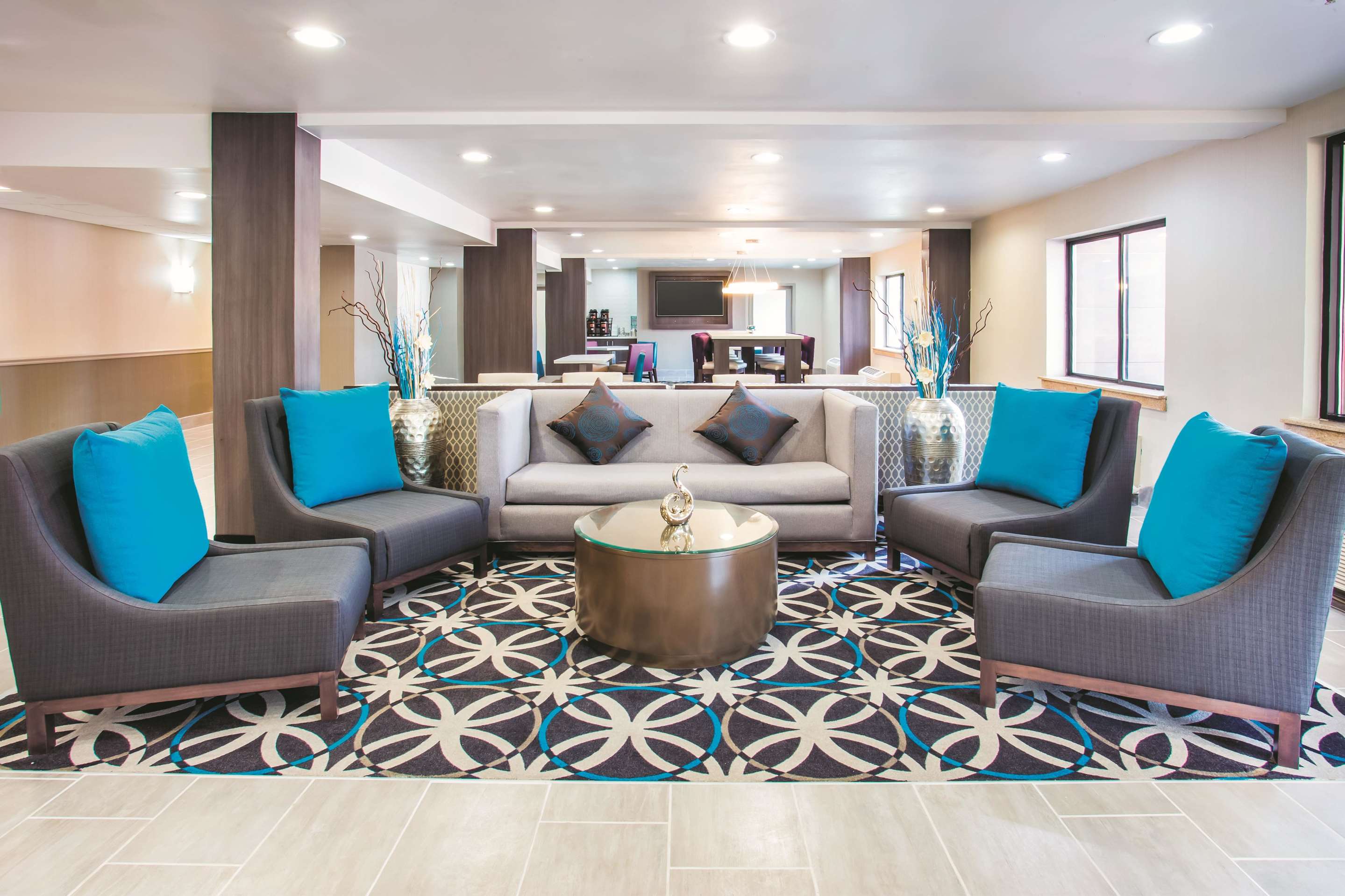 Lobby | La Quinta Inn & Suites by Wyndham Cincinnati NE - Mason