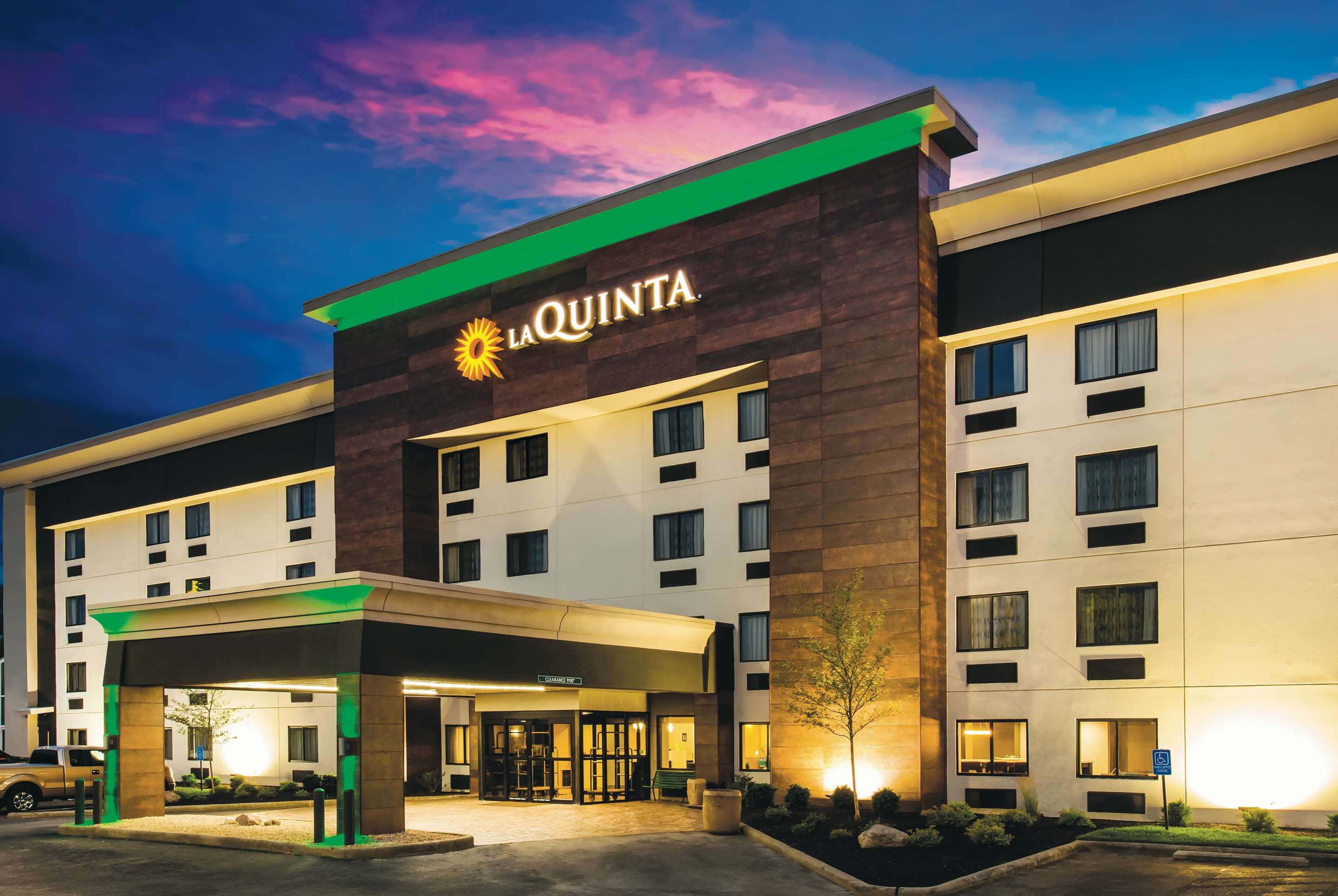 Exterior | La Quinta Inn & Suites by Wyndham Cincinnati NE - Mason