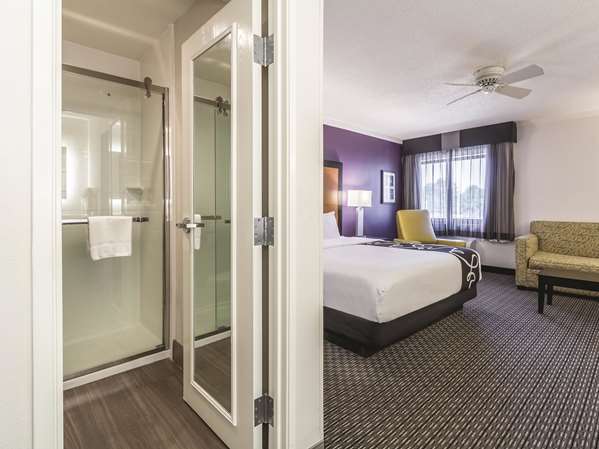  - La Quinta Inn CLE Airport Cleveland - I-71, Exit 240