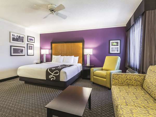  - La Quinta Inn CLE Airport Cleveland - I-71, Exit 240