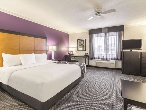 Suite - La Quinta Inn CLE Airport Cleveland - I-71, Exit 240