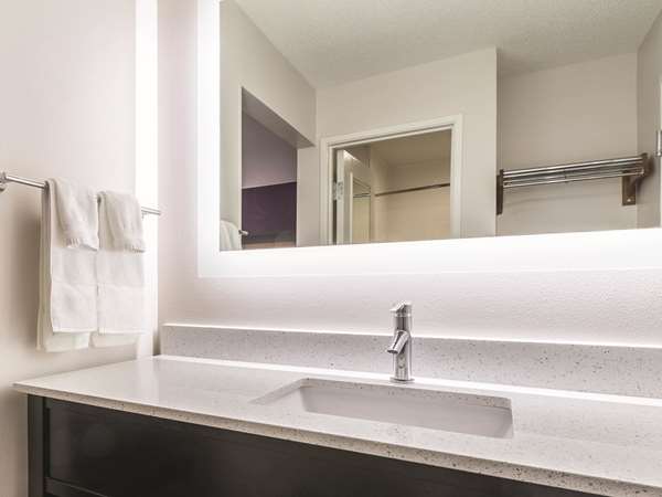  - La Quinta Inn CLE Airport Cleveland - I-71, Exit 240