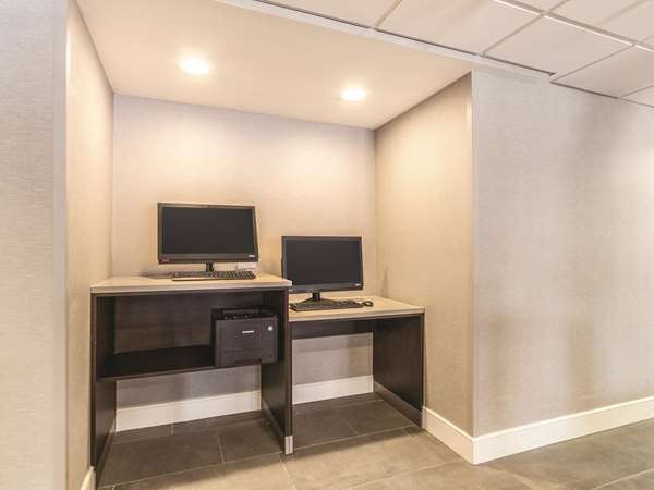 Conference Area - La Quinta Inn CLE Airport Cleveland - I-71, Exit 240