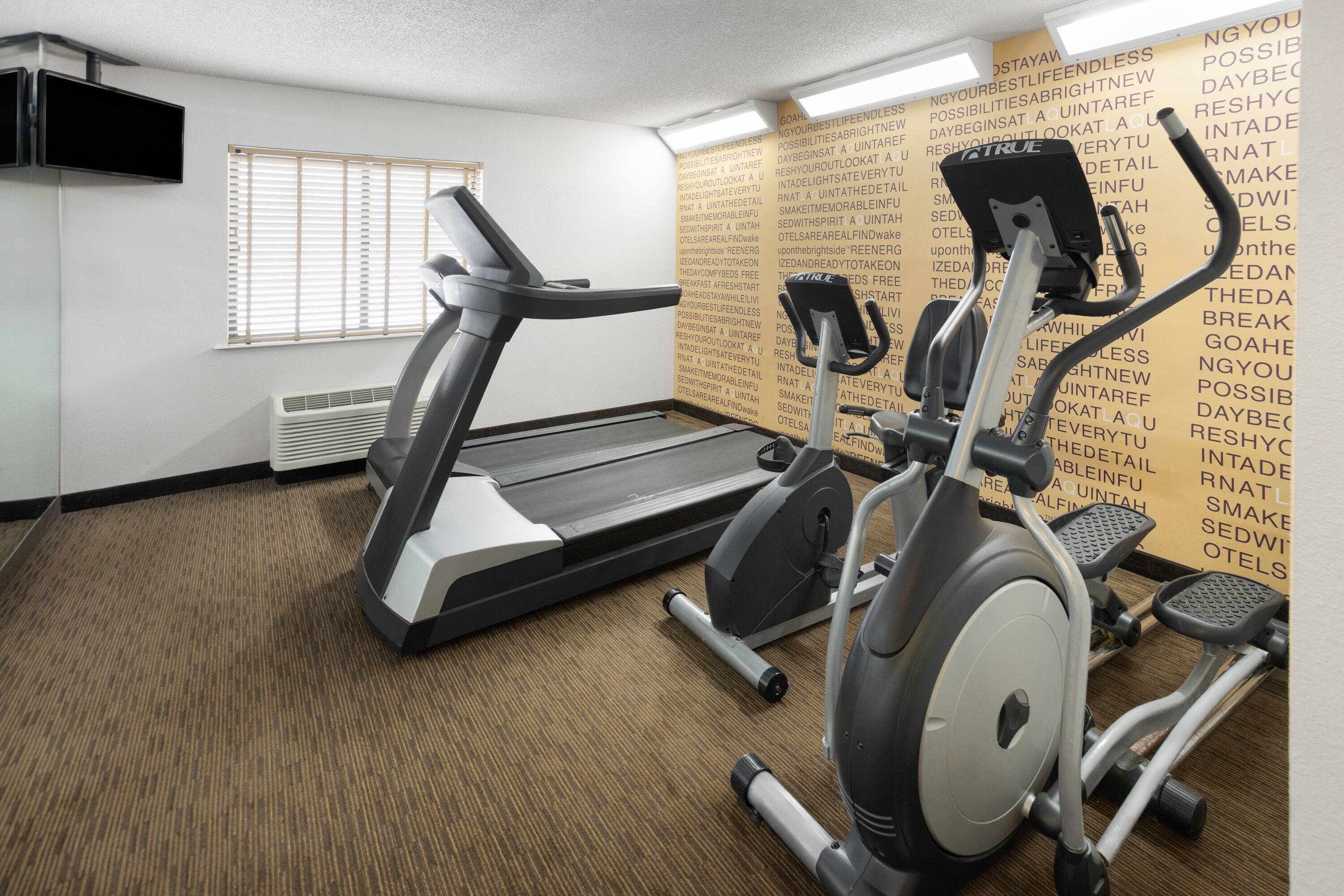 Health club fitness center gym | La Quinta Inn & Suites by Wyndham Mansfield OH