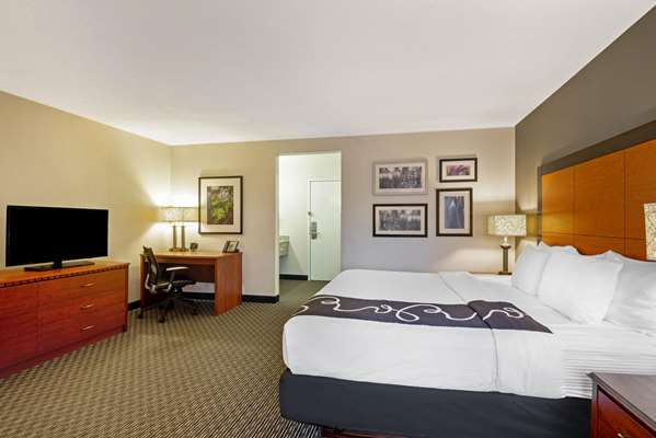 Suite - La Quinta Inn Airport Harrisburg - I-283, Exit 2