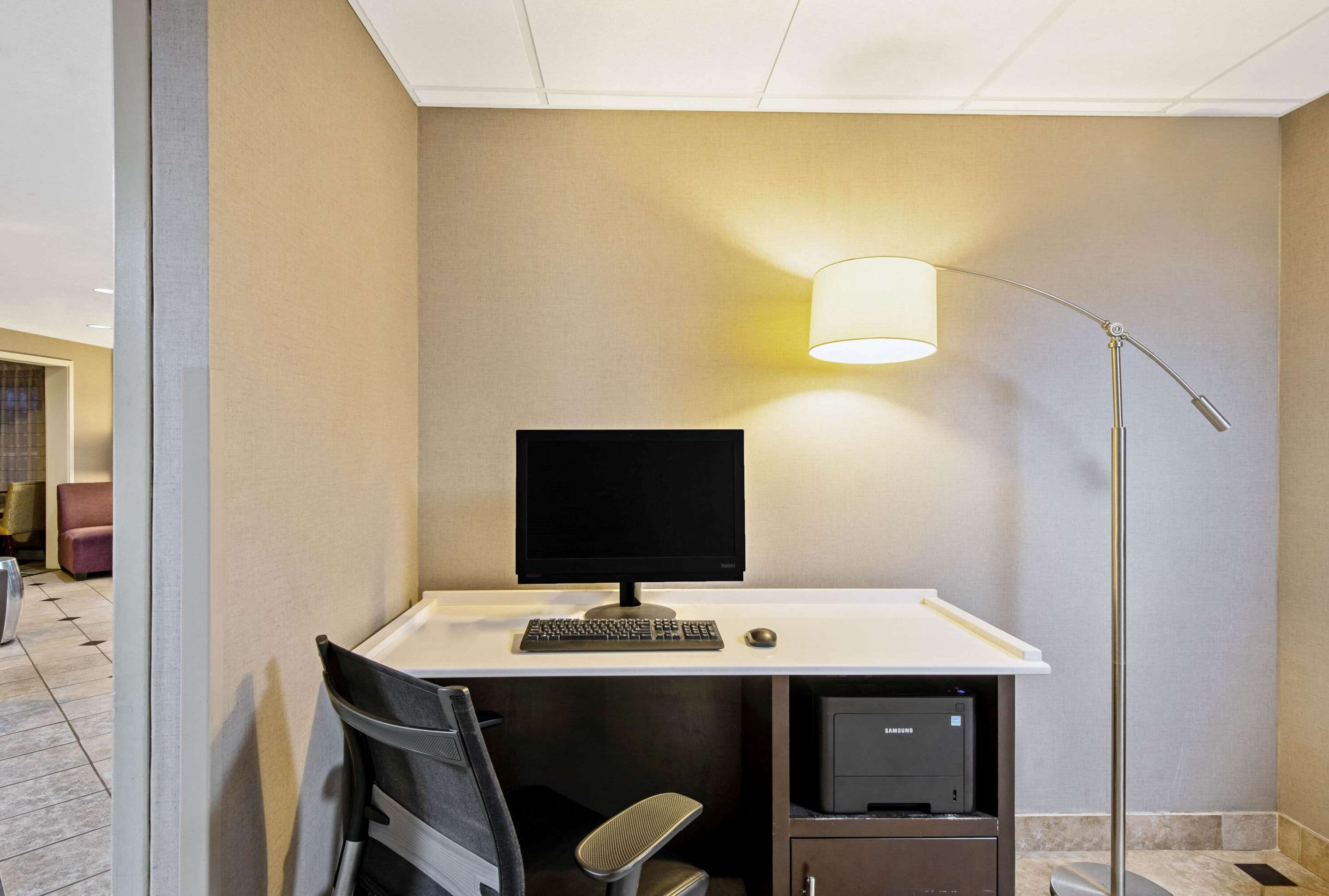 Business Center | La Quinta Inn & Suites by Wyndham Harrisburg Airport Hershey