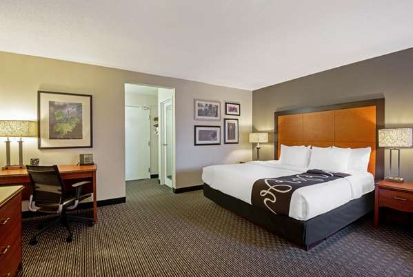 Suite - La Quinta Inn Airport Harrisburg - I-283, Exit 2