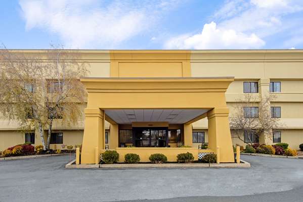 Exterior view - La Quinta Inn Airport Harrisburg - I-283, Exit 2