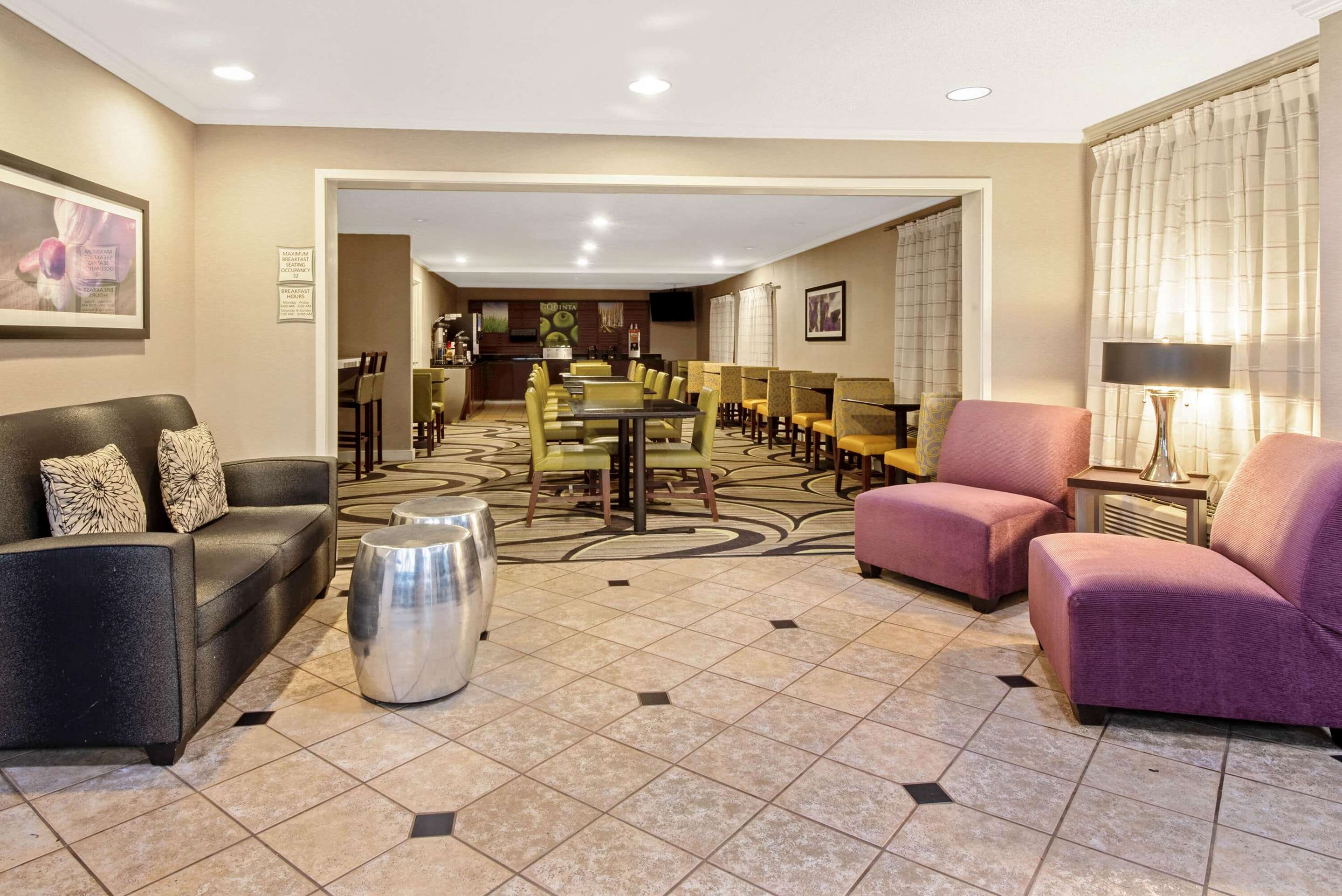 Lobby | La Quinta Inn & Suites by Wyndham Harrisburg Airport Hershey