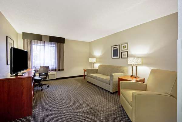 Suite - La Quinta Inn Airport Harrisburg - I-283, Exit 2