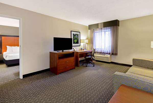 Suite - La Quinta Inn Airport Harrisburg - I-283, Exit 2