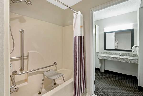  - La Quinta Inn Airport Harrisburg - I-283, Exit 2