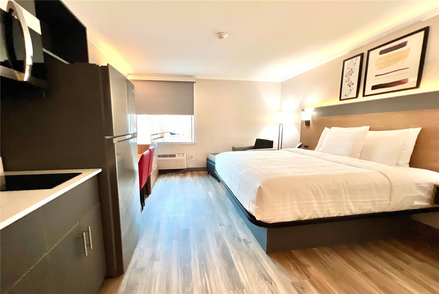 HAWTHORN JACKSON-guestroom-Guest Room,On-Site.jpg