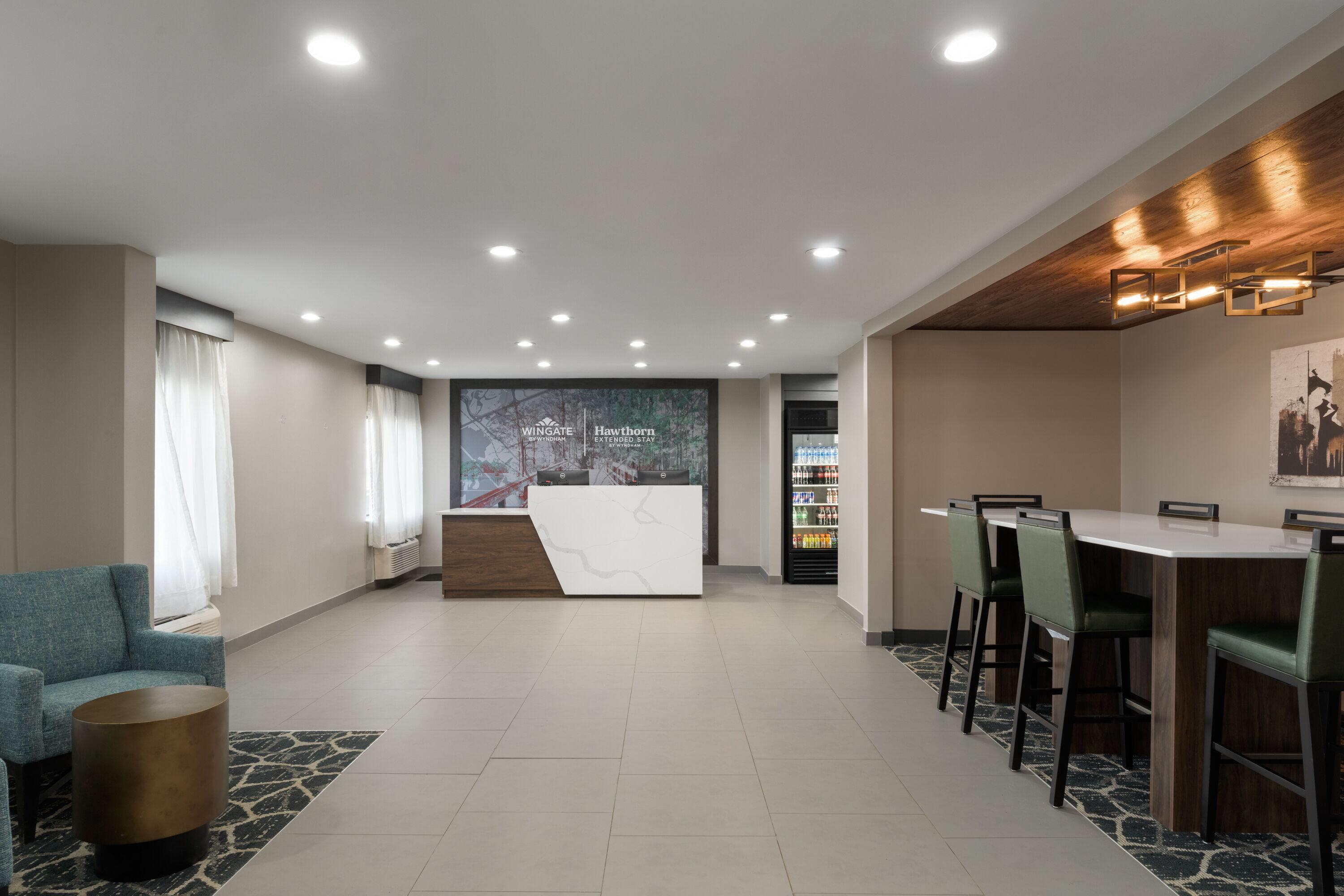 Lobby | La Quinta Inn & Suites by Wyndham Jackson