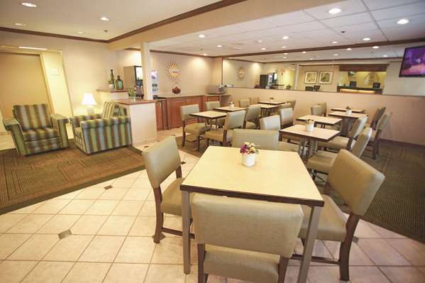  - La Quinta Inn Milwaukee Airport Oak Creek - I-41 & I-94, Exit 320