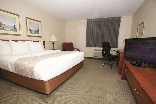  - La Quinta Inn Milwaukee Airport Oak Creek - I-41 & I-94, Exit 320