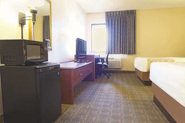  - La Quinta Inn Milwaukee Airport Oak Creek - I-41 & I-94, Exit 320