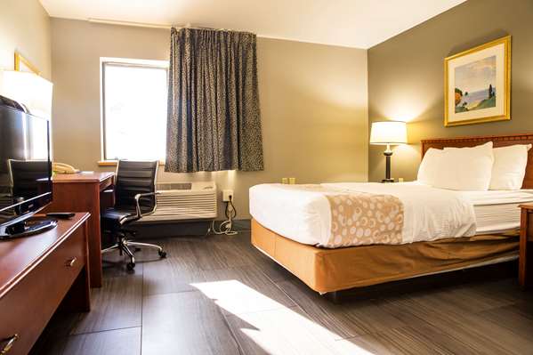  - La Quinta Inn Milwaukee Airport Oak Creek - I-41 & I-94, Exit 320