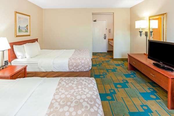  - La Quinta Inn Milwaukee Airport Oak Creek - I-41 & I-94, Exit 320