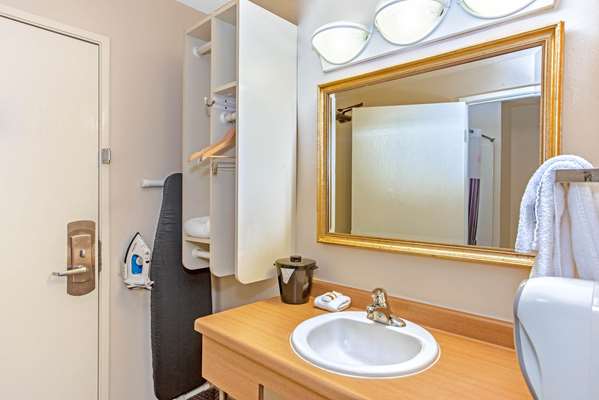  - La Quinta Inn Milwaukee Airport Oak Creek - I-41 & I-94, Exit 320