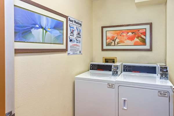 Amenities - La Quinta Inn Milwaukee Airport Oak Creek - I-41 & I-94, Exit 320