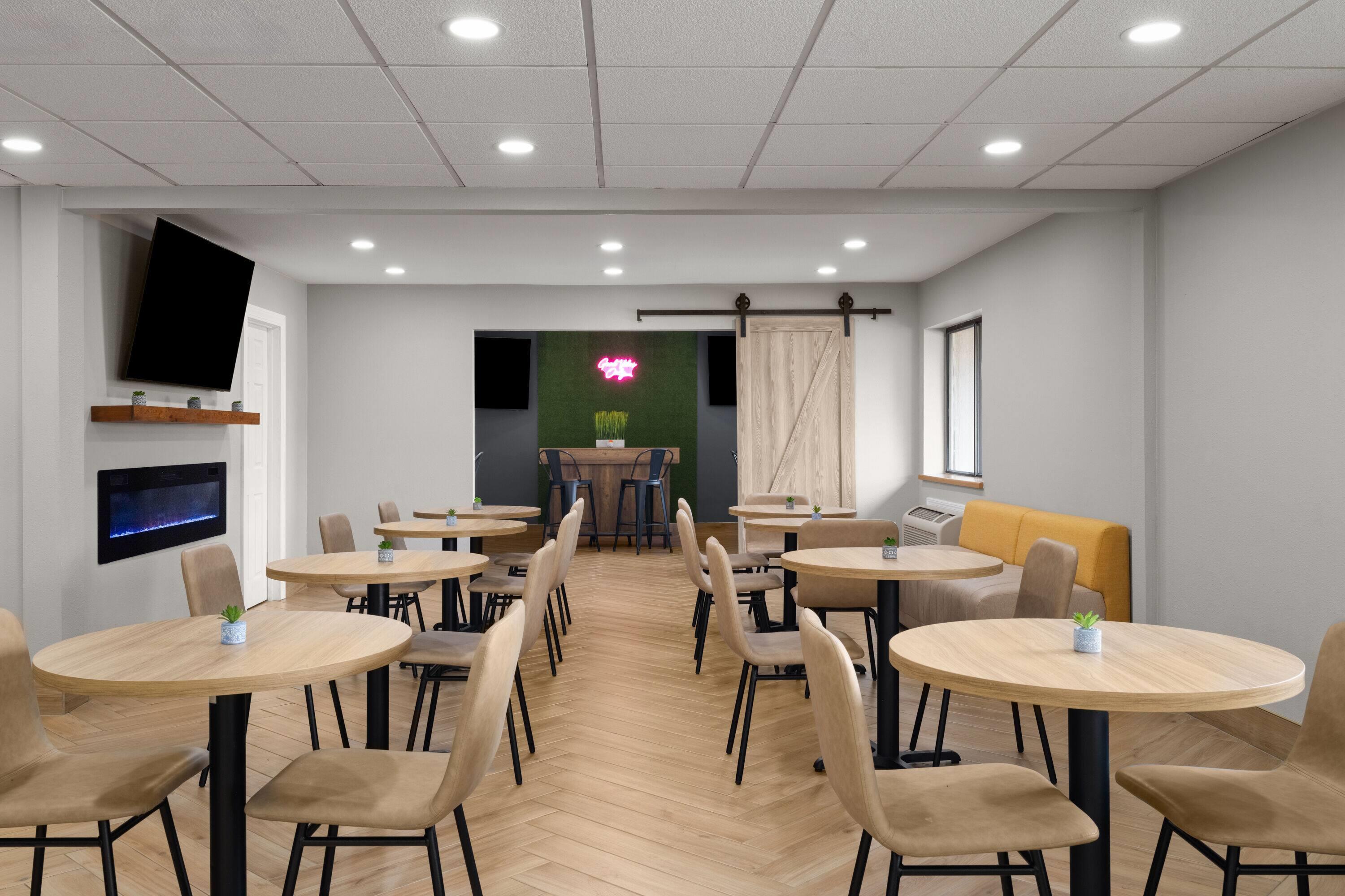 Property amenity | La Quinta Inn by Wyndham Milwaukee Airport / Oak Creek