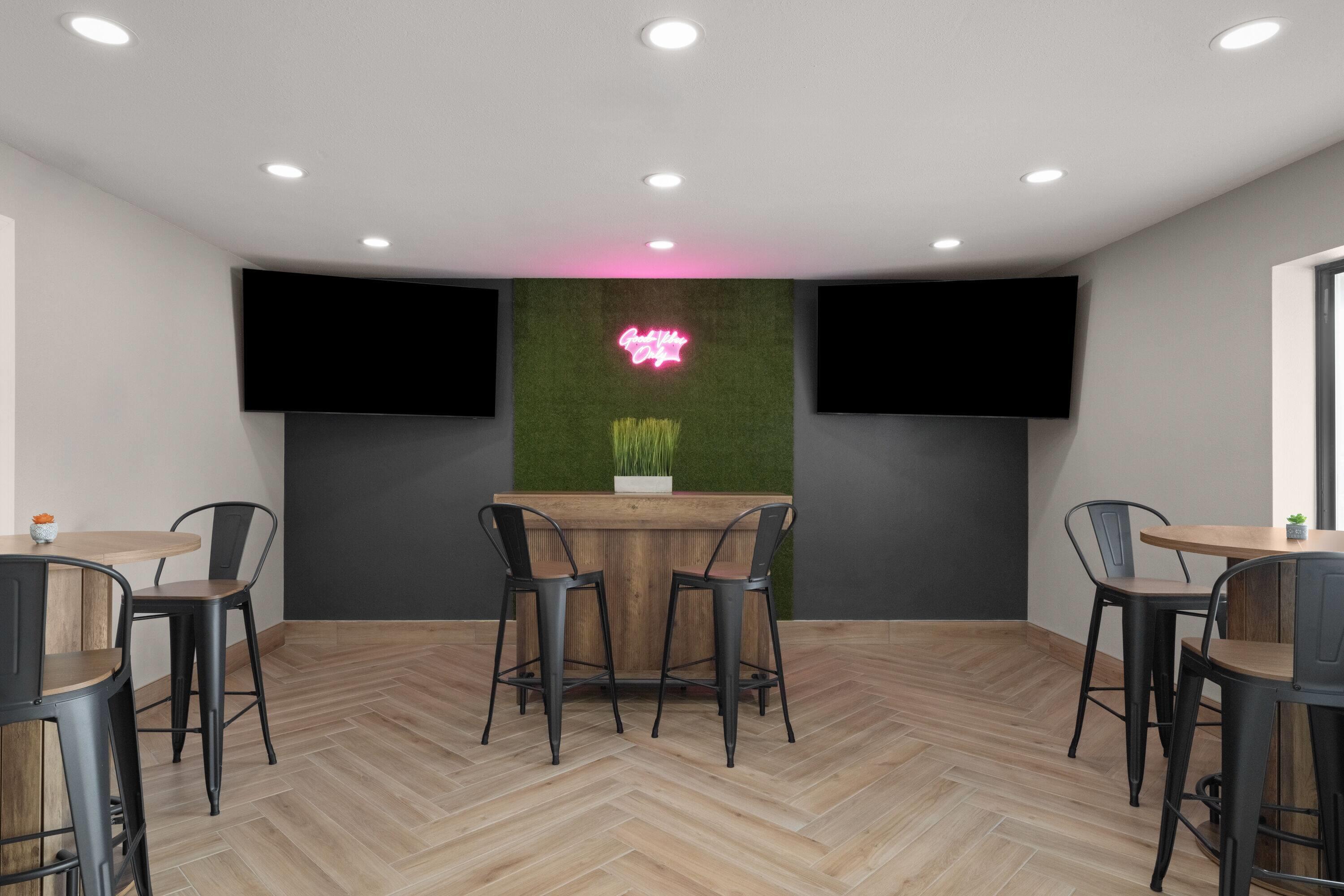Property amenity | La Quinta Inn by Wyndham Milwaukee Airport / Oak Creek
