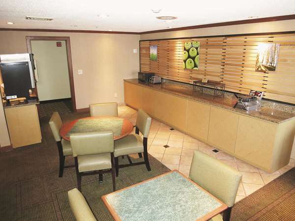  - La Quinta Inn West Brookfield - I-94, Exit 297