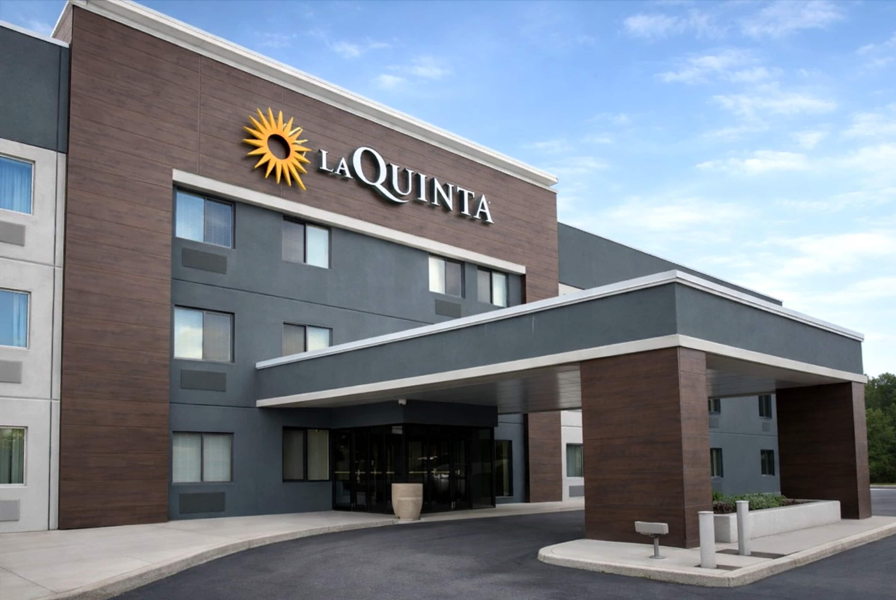 Exterior | La Quinta Inn & Suites by Wyndham Stevens Point