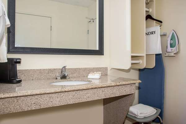  - La Quinta Inn & Suites Columbia - I-70, Exit 124