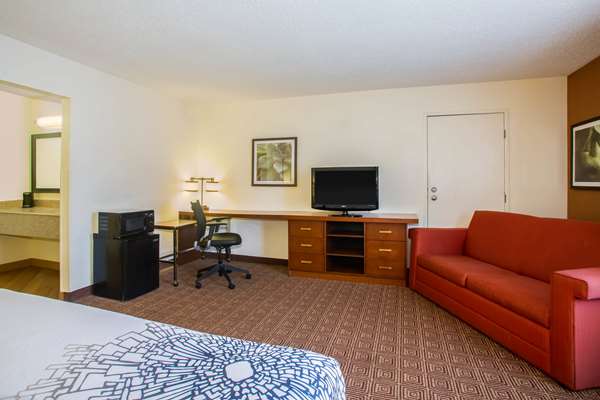 Suite - La Quinta Inn & Suites Columbia - I-70, Exit 124