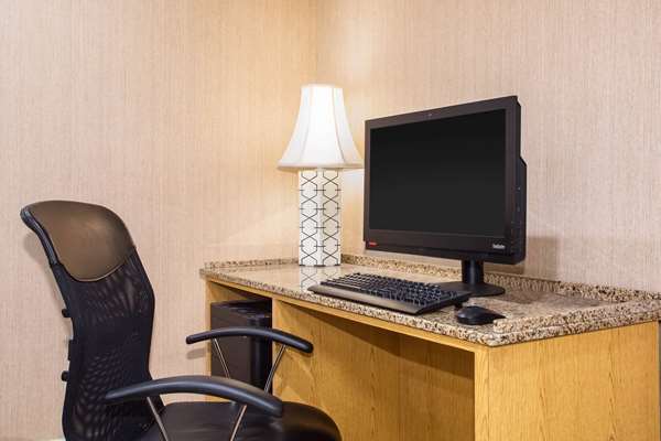 Conference Area - La Quinta Inn & Suites Columbia - I-70, Exit 124